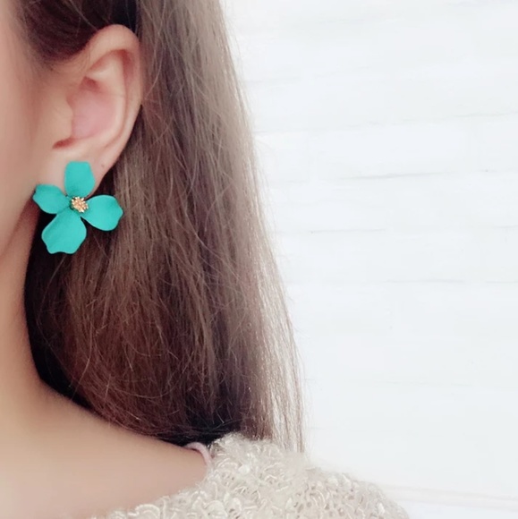 Lily Flower Earrings Floral Statement - Picture 5 of 8